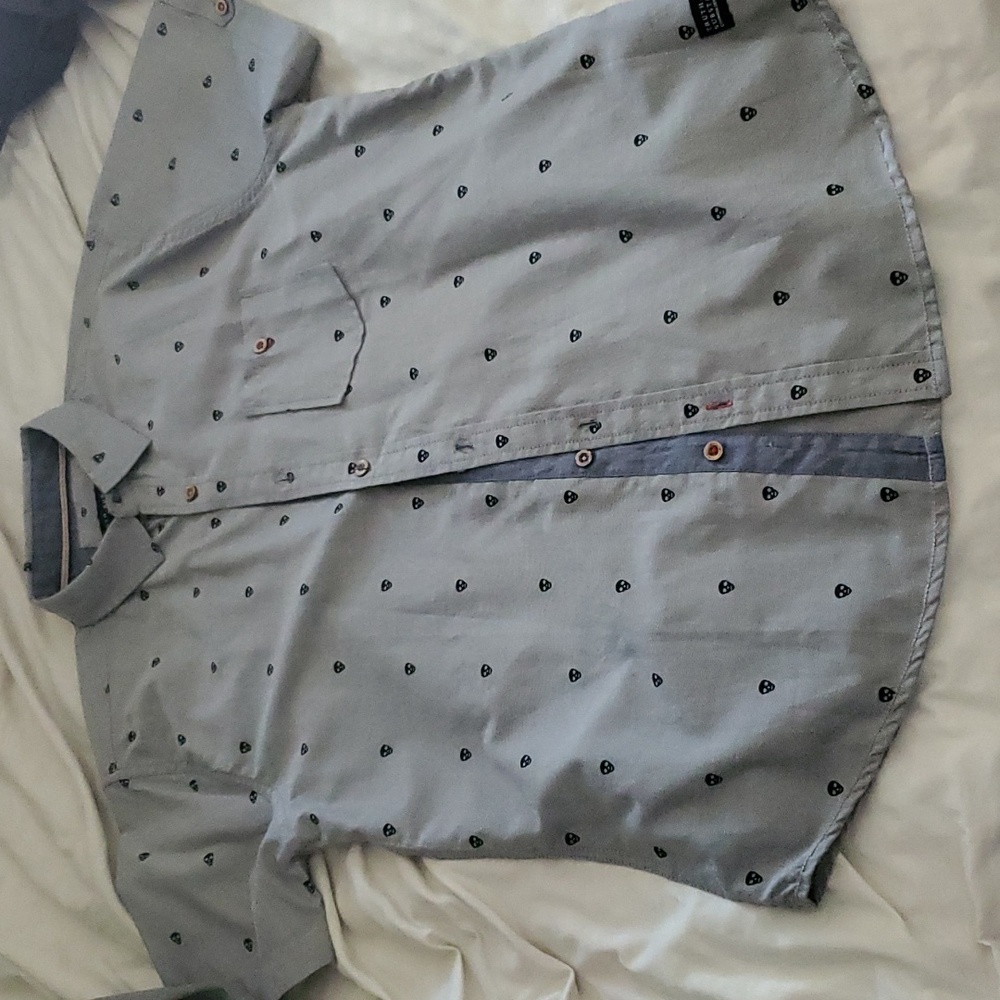 Mens button up shirt medium